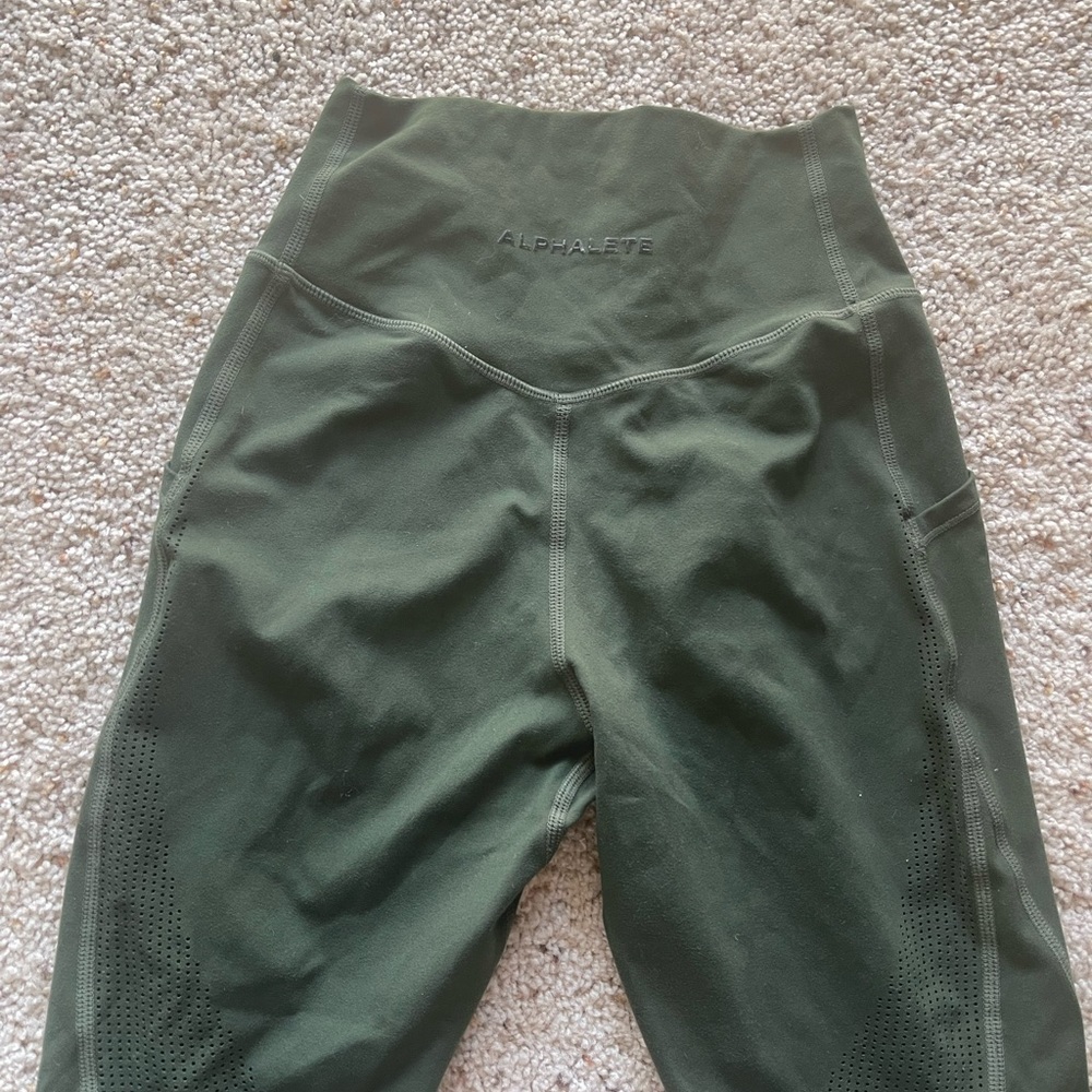 Alphalete leggings in dark green